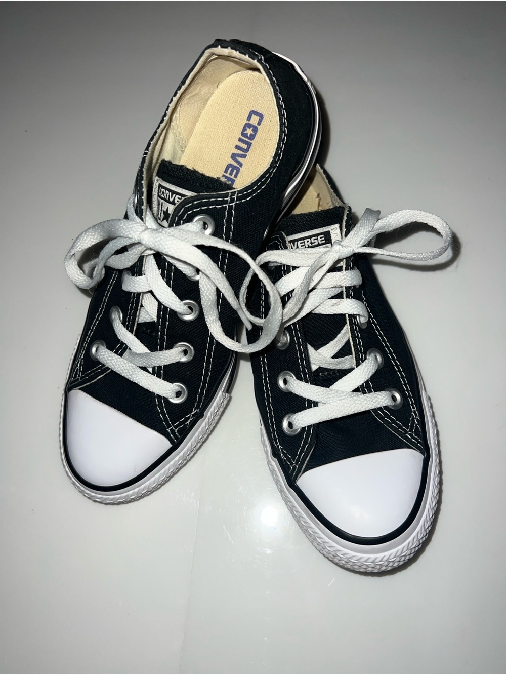 Converse Chuck Taylor All Star Low Top Sneakers Black/White Women’s 6 Men’s 4